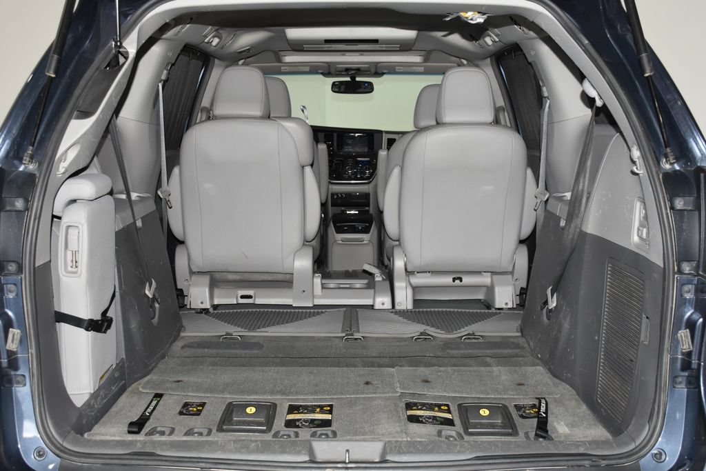 Used 2015 Toyota Sienna XLE Premium FWD image 30