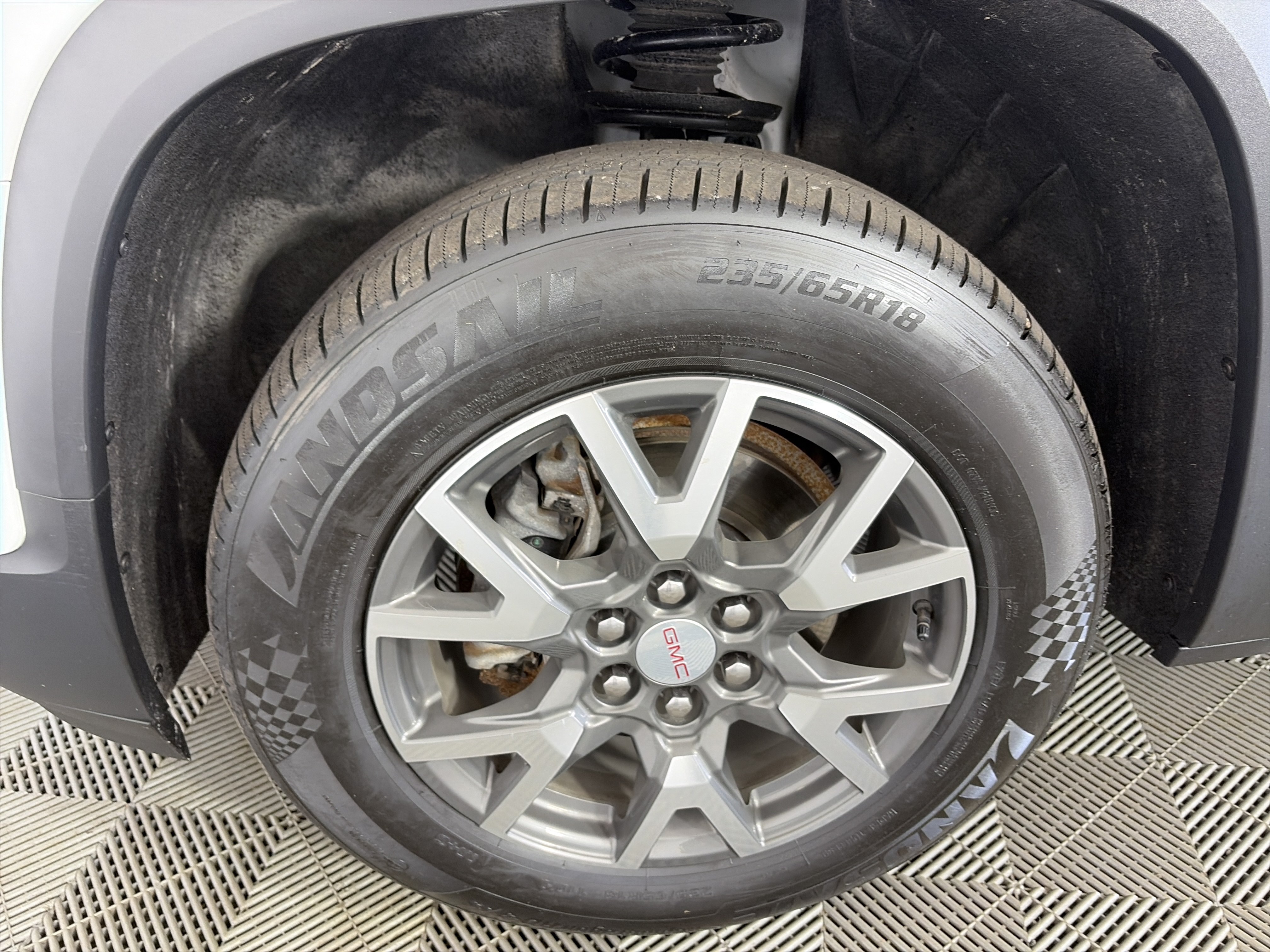 Used 2023 GMC Acadia SLE FWD image 16