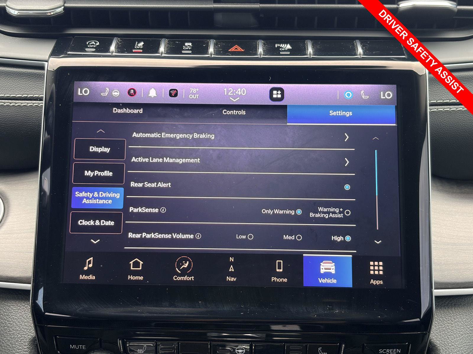 Used 2024 Jeep Grand Cherokee L Limited w/ Black Appearance Package AWD/4WD image 9