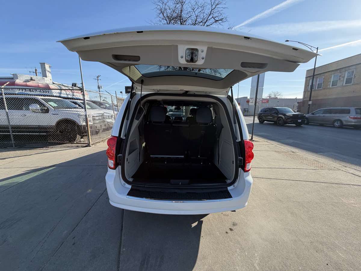 Used 2019 Dodge Grand Caravan SXT FWD image 20