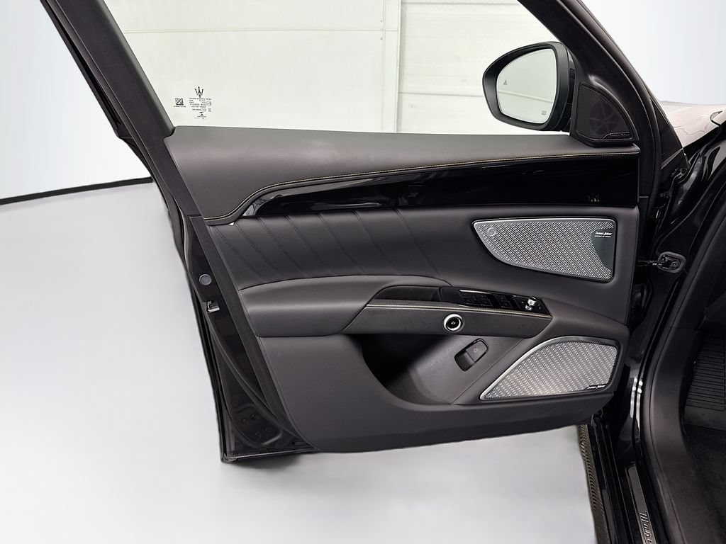Used 2023 Maserati Grecale Modena AWD/4WD image 23