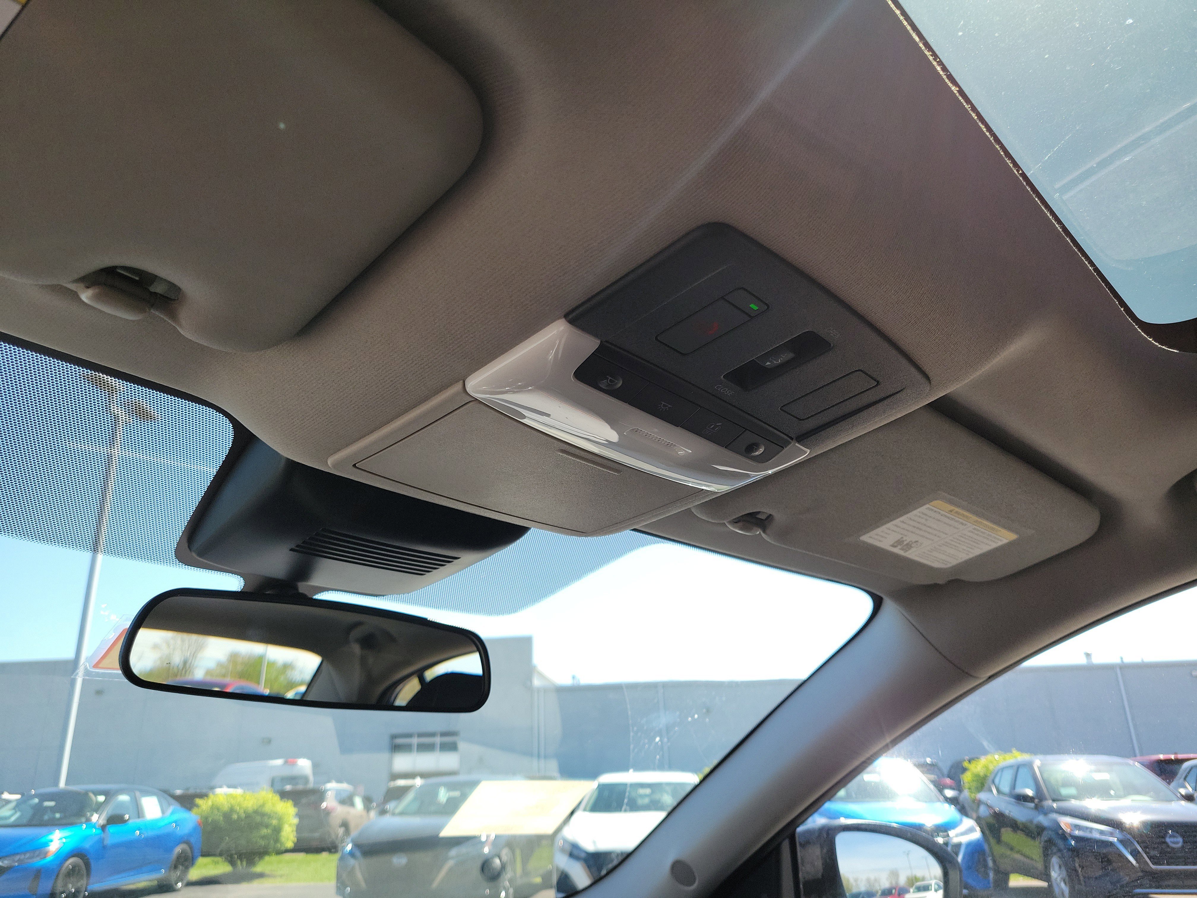 Used 2025 Nissan Sentra SR w/ SR Premium Package image 30