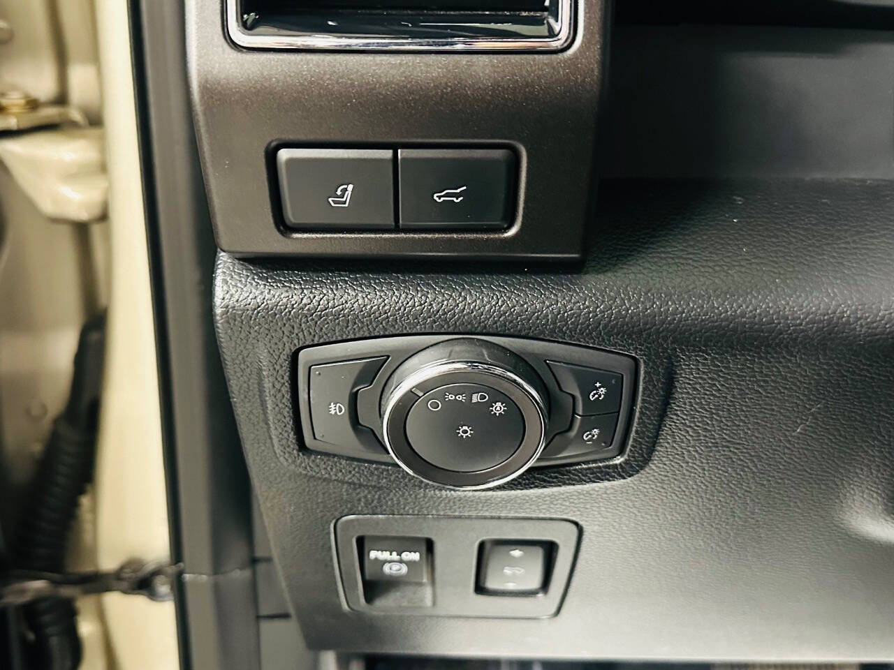 Used 2018 Ford Expedition Limited AWD/4WD image 15