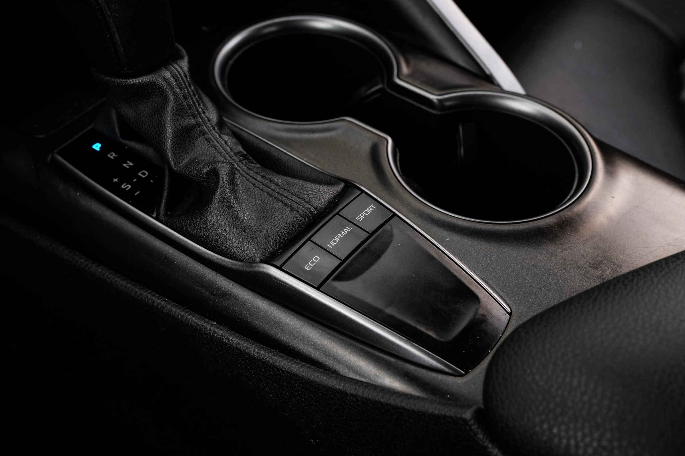 Used 2024 Toyota Camry SE image 32