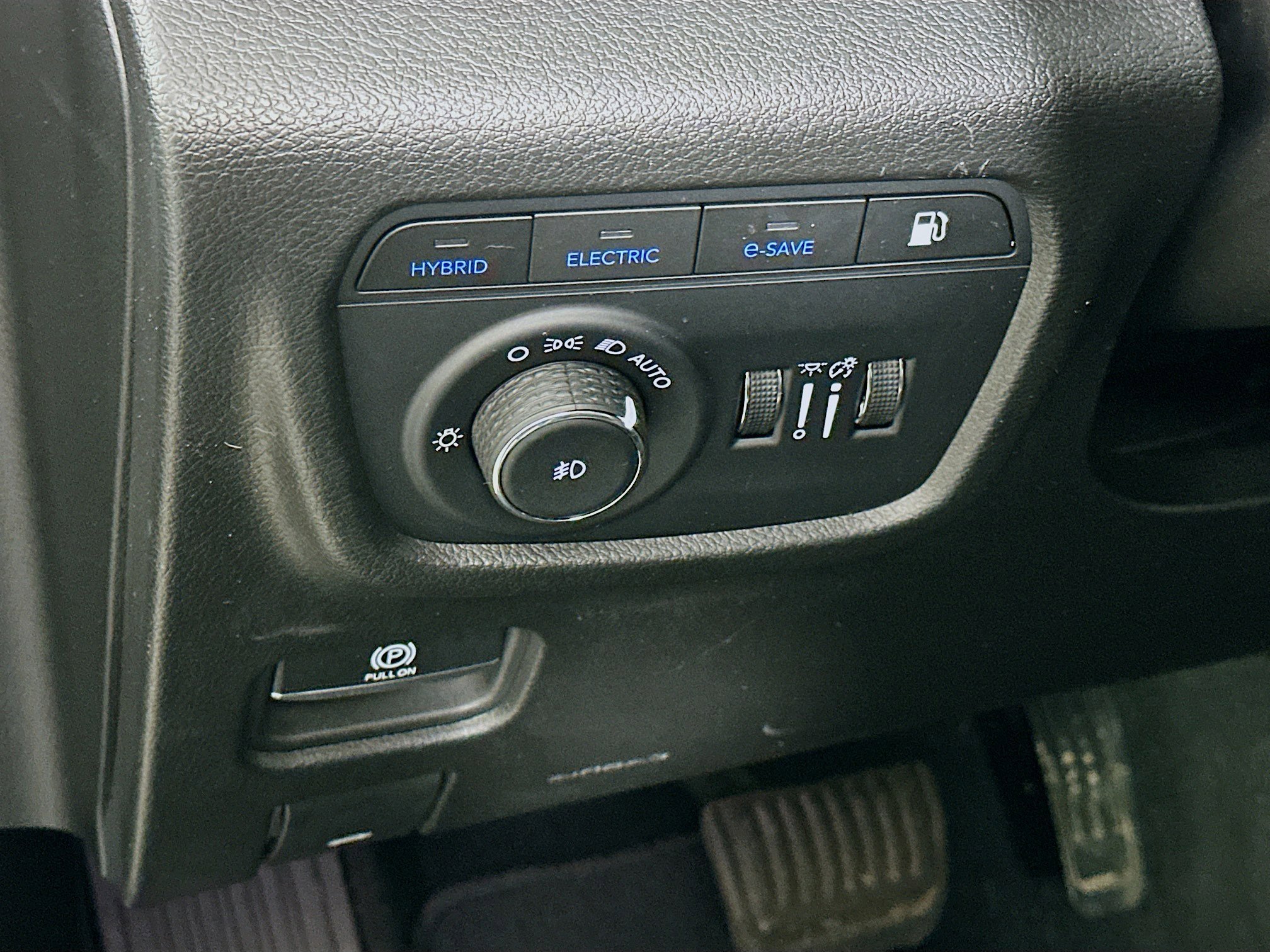 Used 2023 Jeep Grand Cherokee 4WD 4xe w/ Luxury Tech Group II image 17