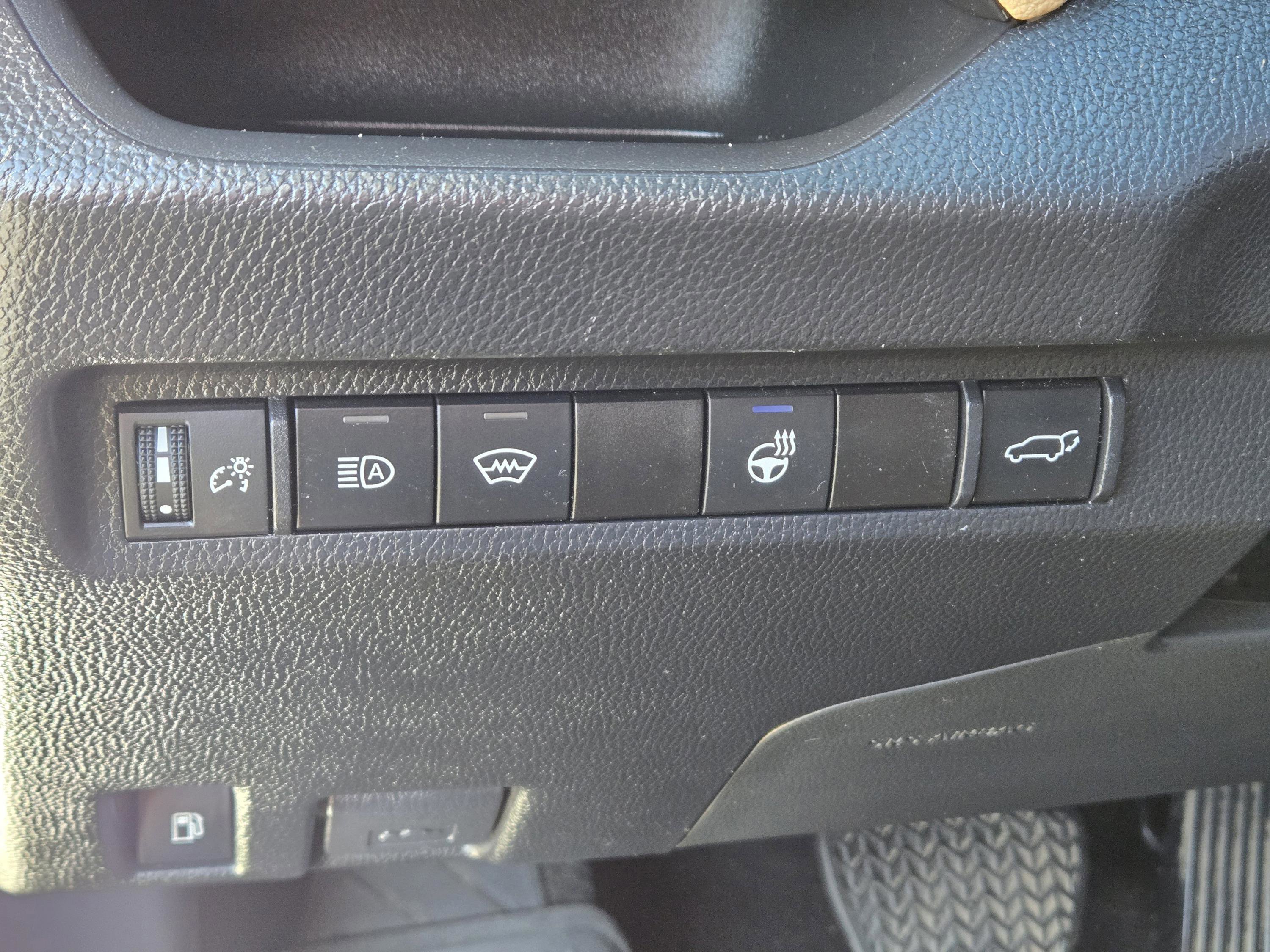 Used 2023 Toyota RAV4 XLE Premium image 22