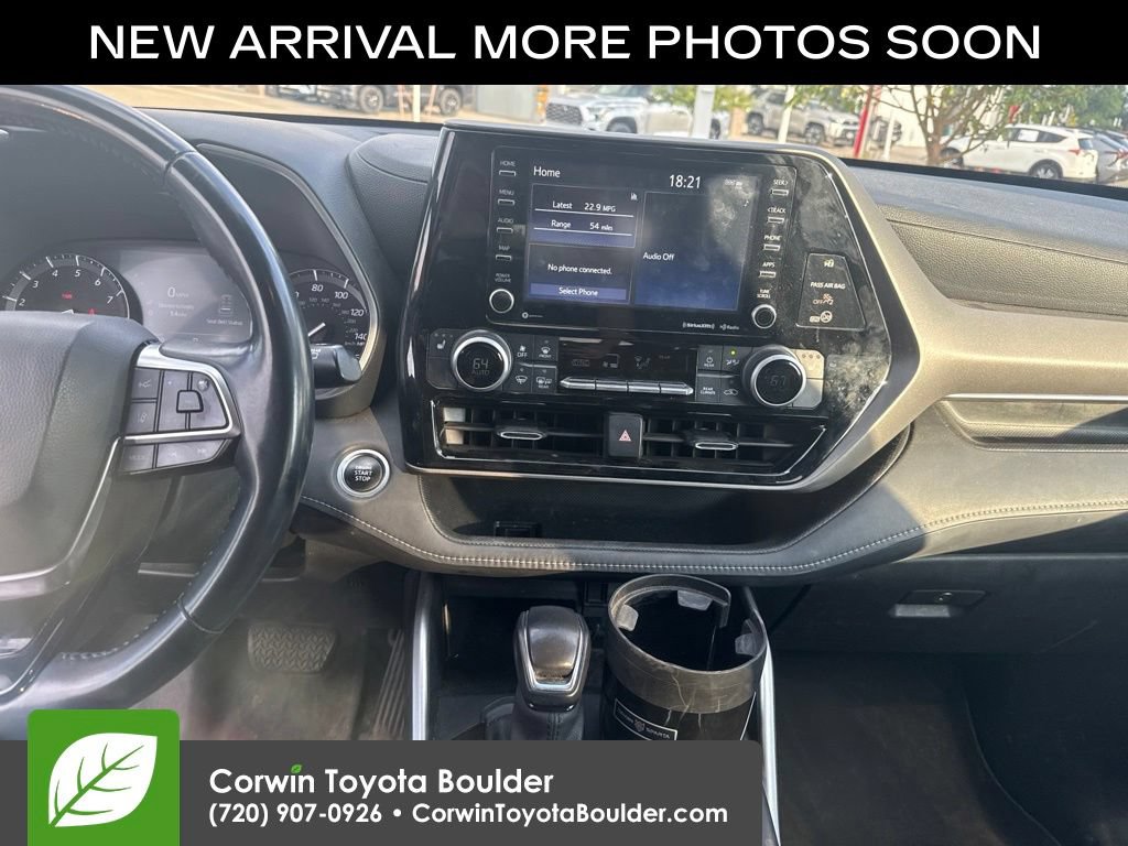 Used 2021 Toyota Highlander XLE AWD/4WD image 14