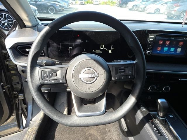 Used 2025 Nissan Kicks S image 15