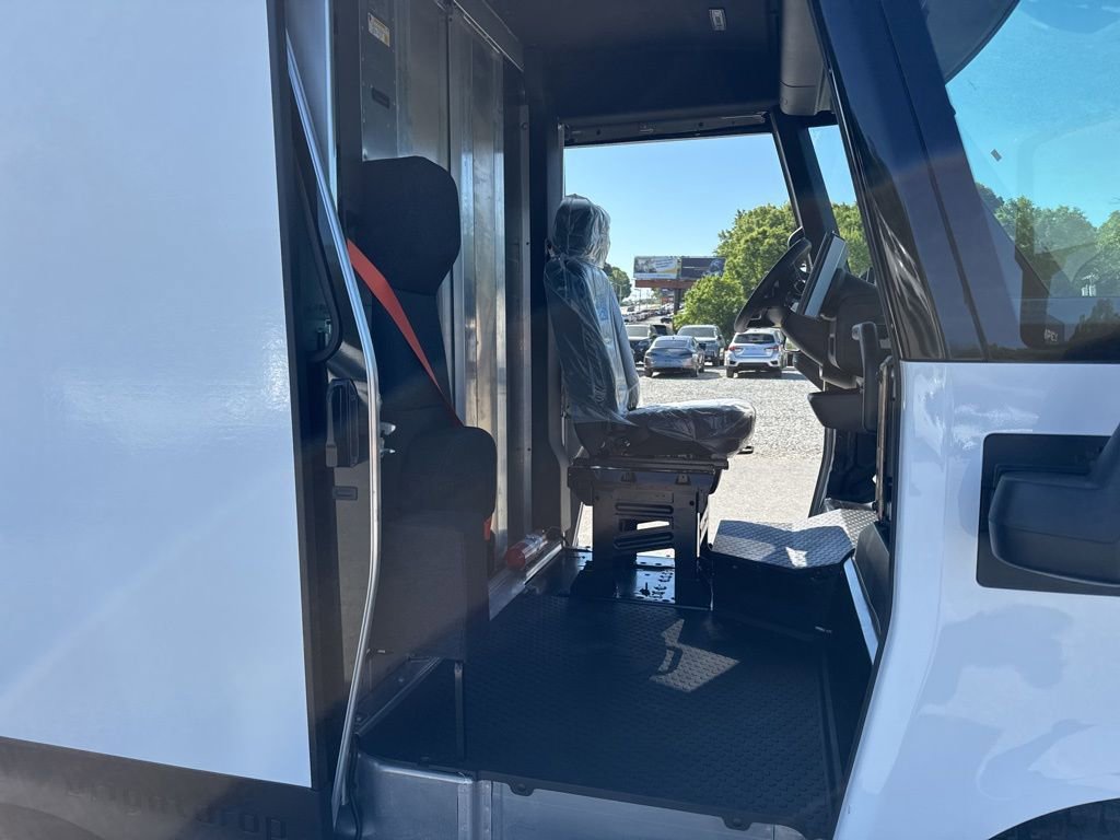 Used 2024 Chevrolet Brightdrop 400 w/ Commercial Equipment Package image 19