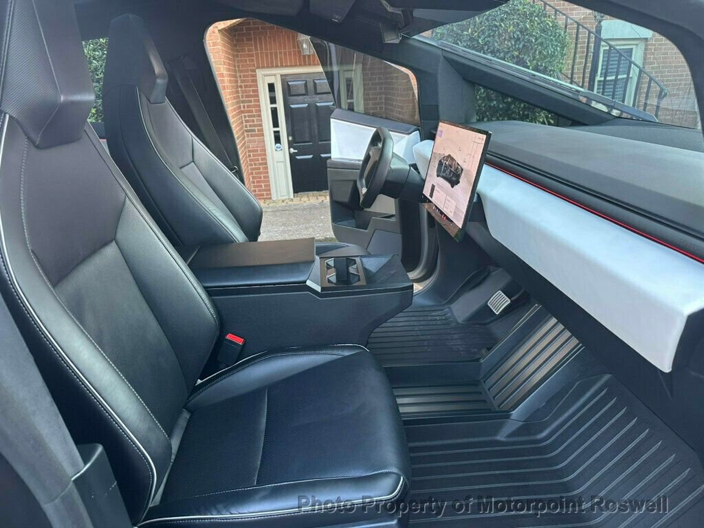 Used 2024 Tesla Cybertruck AWD Crew Cab image 24