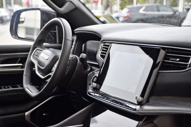 Used 2023 Jeep Wagoneer Series III w/ Premium Group I image 33