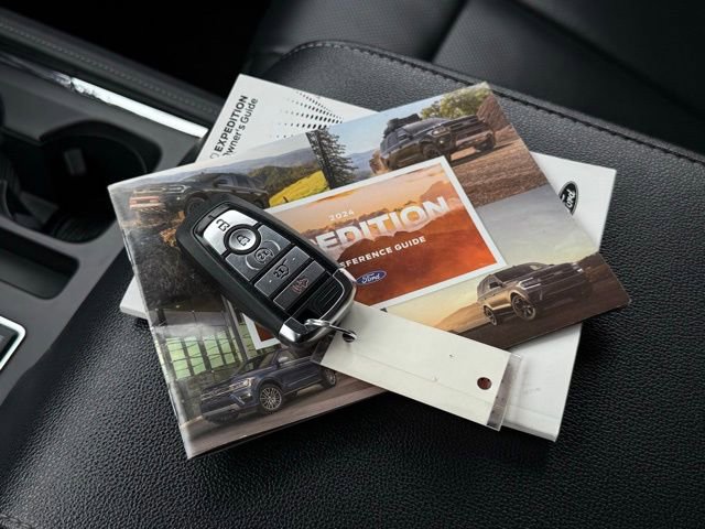 Certified 2024 Ford Expedition Max XLT image 5