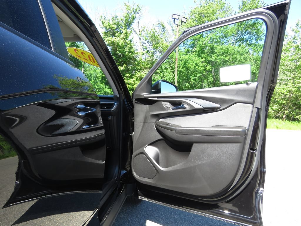 Used 2022 Chevrolet TrailBlazer LT w/ LPO, Blackout Package AWD/4WD image 12