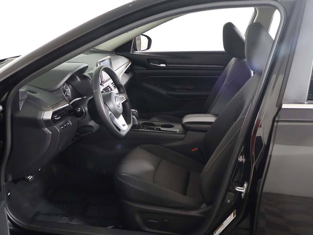Used 2025 Nissan Altima 2.5 SV FWD image 21