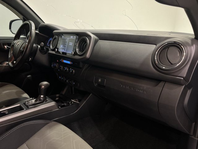 Used 2020 Toyota Tacoma TRD Off-Road w/ Technology Package AWD/4WD image 24
