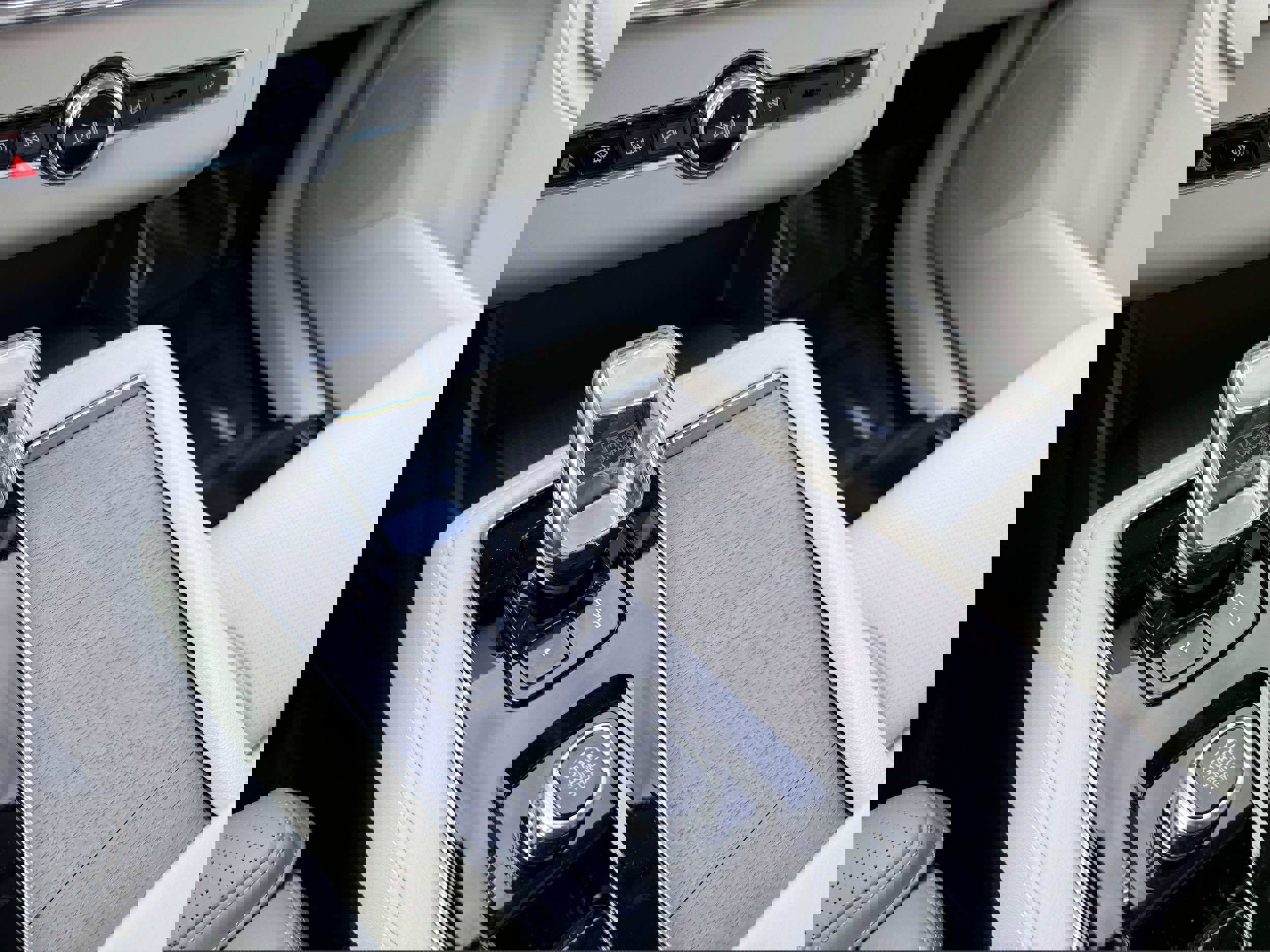 New 2026 Volvo XC90 B6 Ultra w/ Protection Package image 24