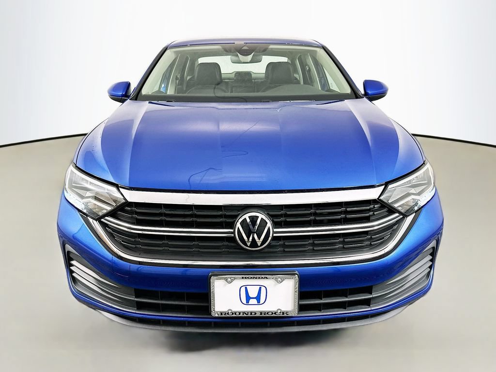 Used 2023 Volkswagen Jetta SE FWD image 2