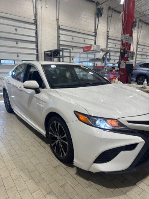 Used 2018 Toyota Camry SE video 2