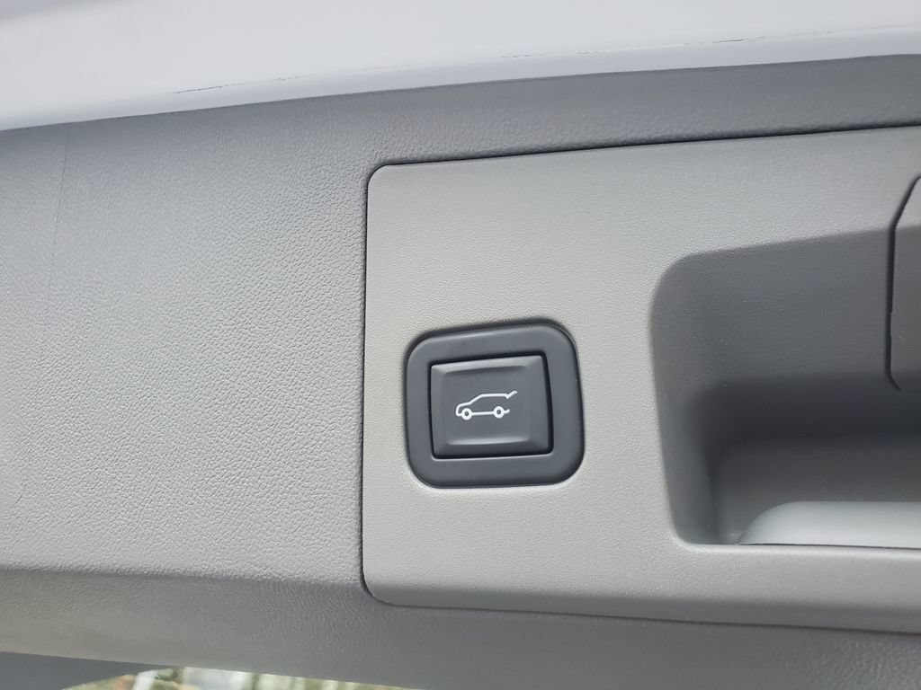 Certified 2024 Cadillac XT5 Premium Luxury w/ LPO, Floor Liner Package AWD/4WD image 44