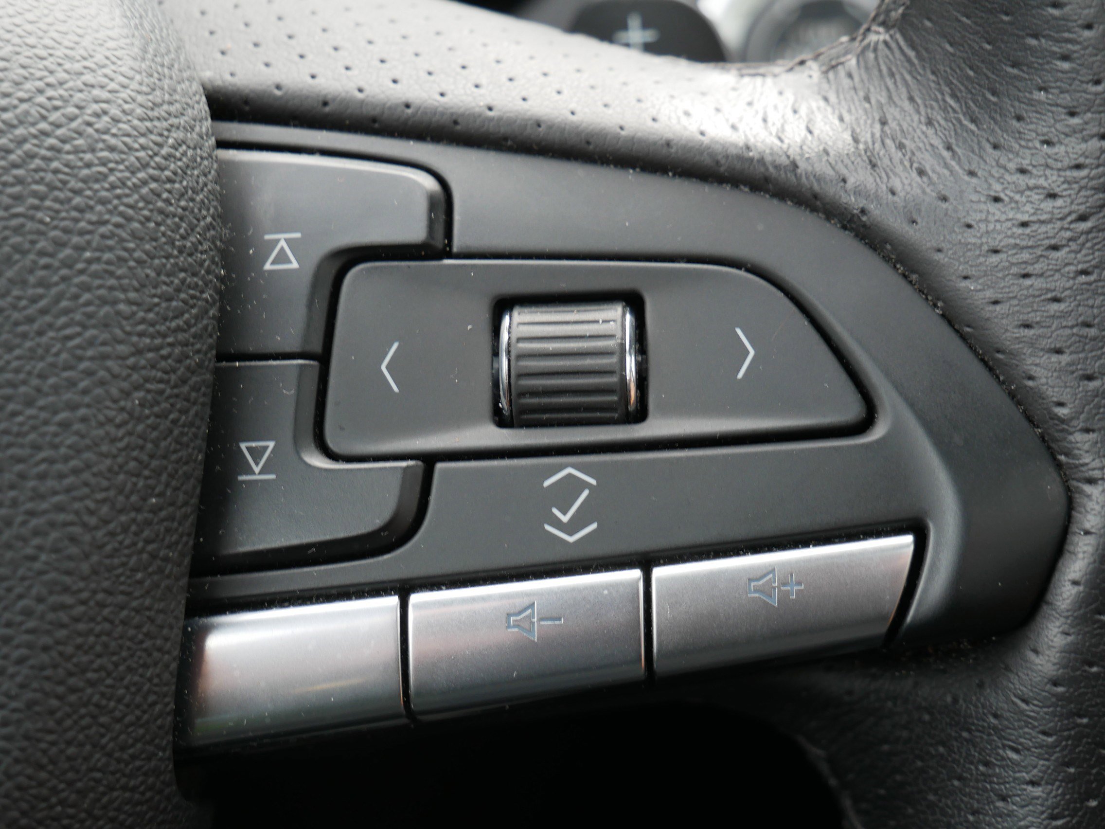 Used 2023 Cadillac XT4 Sport image 24