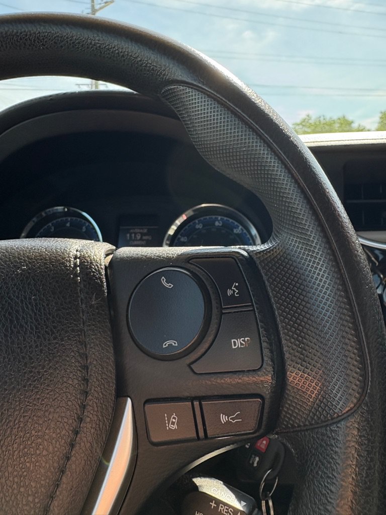 Used 2017 Toyota Corolla LE FWD image 19
