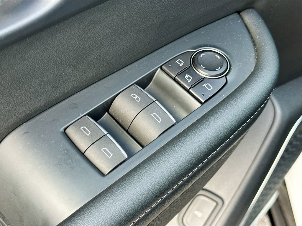 Used 2025 Buick Enclave Sport Touring image 18