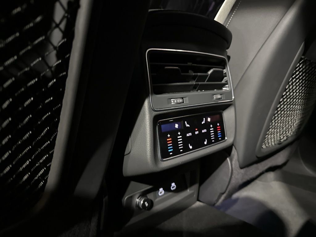 Used 2024 Audi Q8 Premium Plus w/ Premium Plus Package image 11