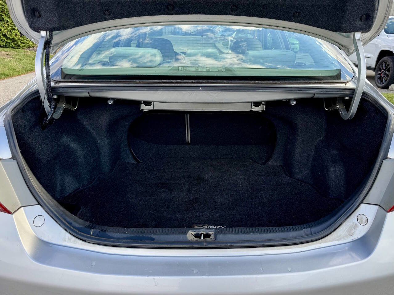 Used 2010 Toyota Camry LE image 10