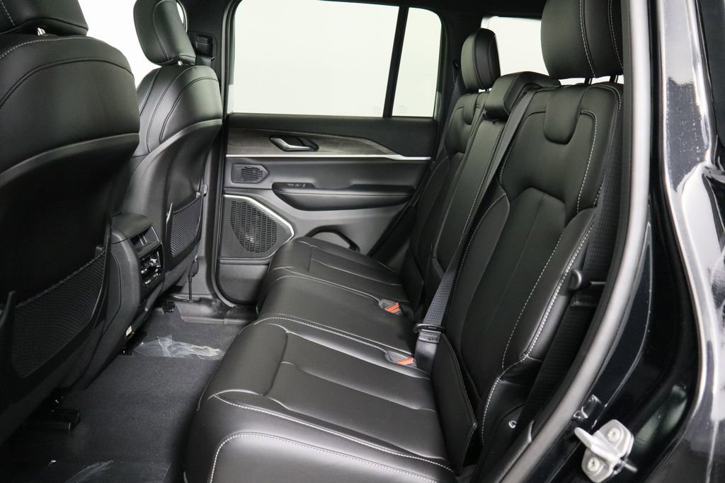New 2026 Jeep Grand Cherokee Limited image 17