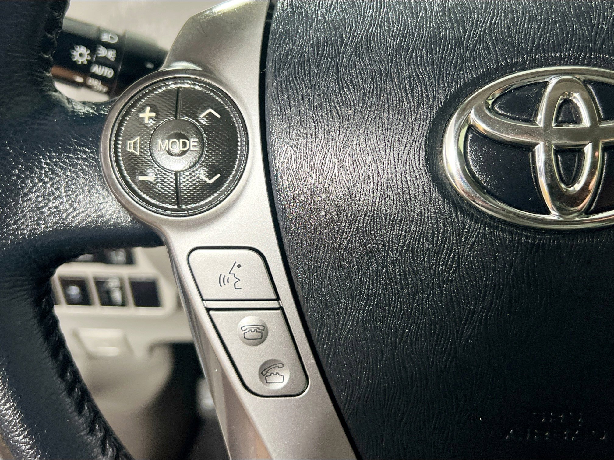 Used 2015 Toyota Prius V Five image 18