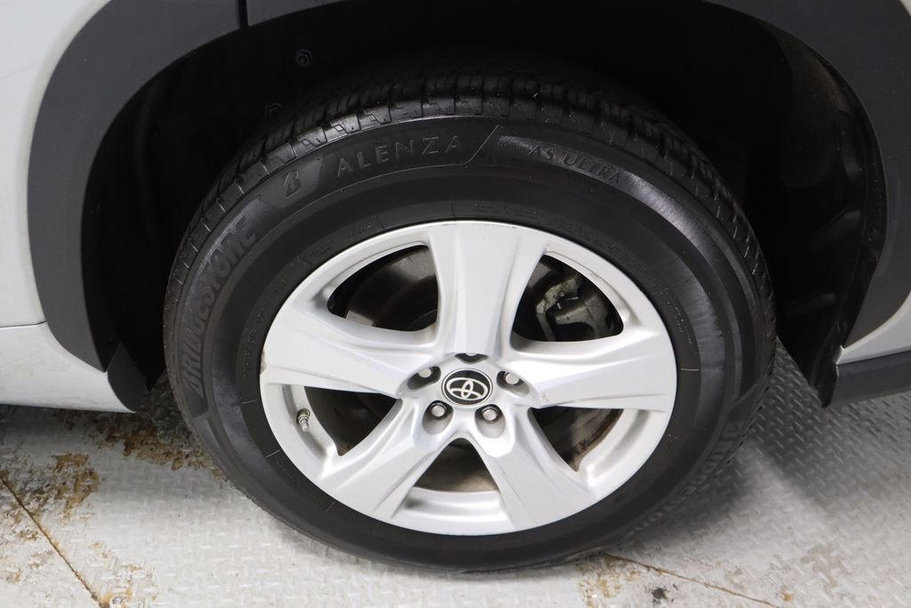 Used 2021 Toyota Highlander LE image 18