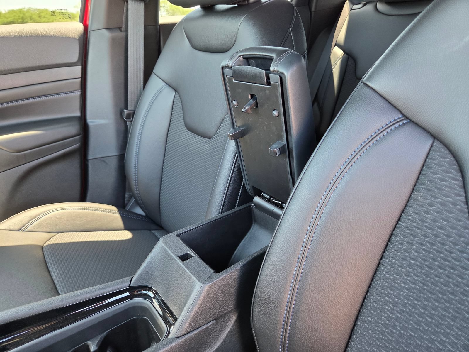 New 2026 Jeep Compass Latitude AWD/4WD image 30
