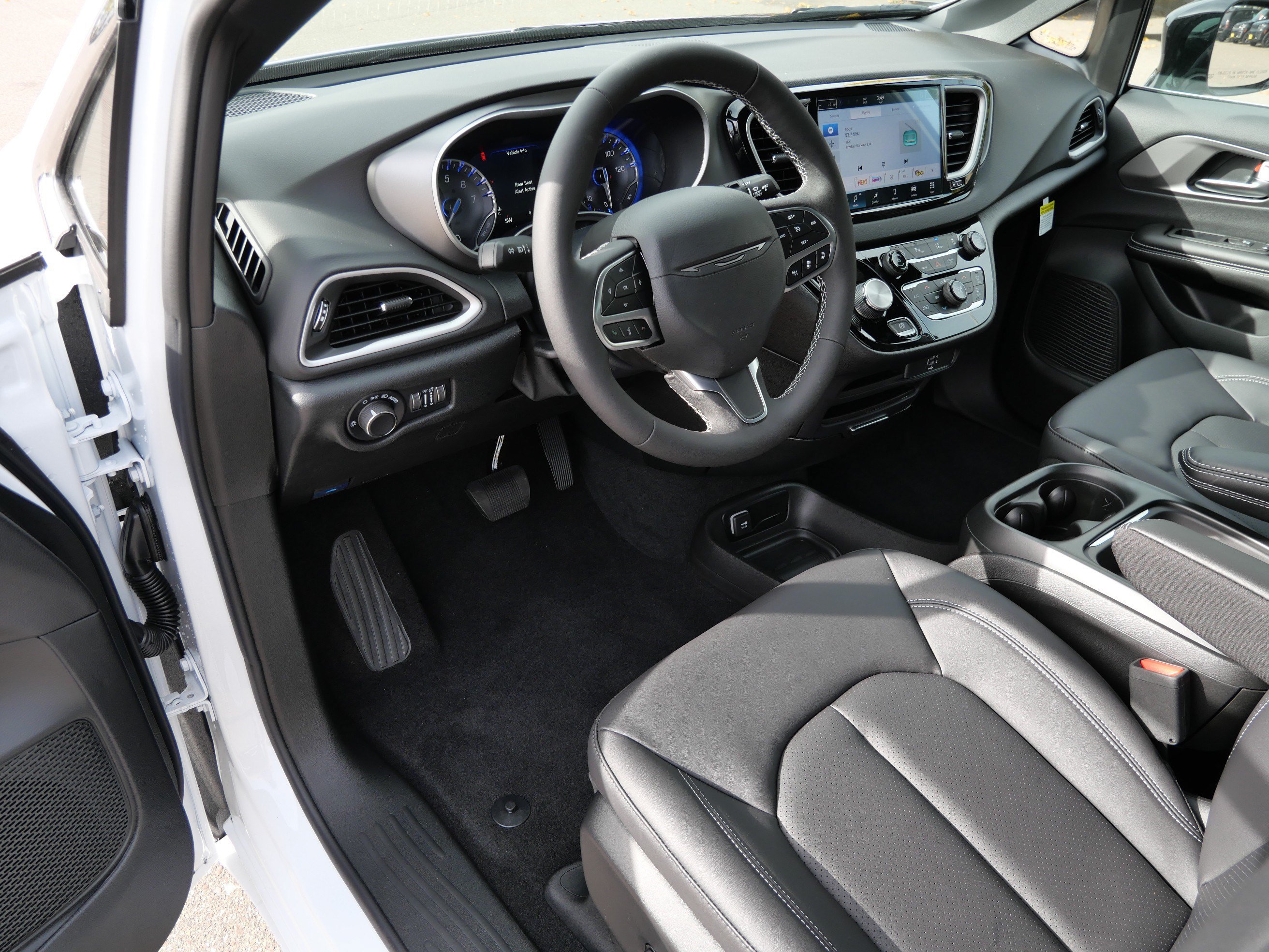 New 2027 Chrysler Pacifica LX FWD image 5