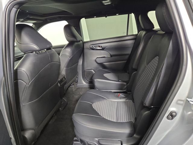 Used 2025 Toyota Highlander XSE AWD/4WD image 15