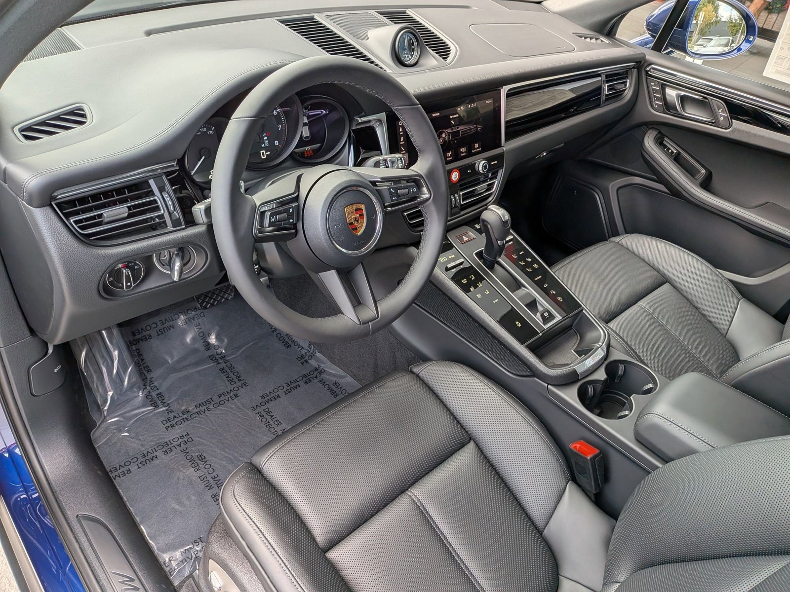 New 2026 Porsche Macan AWD/4WD image 4