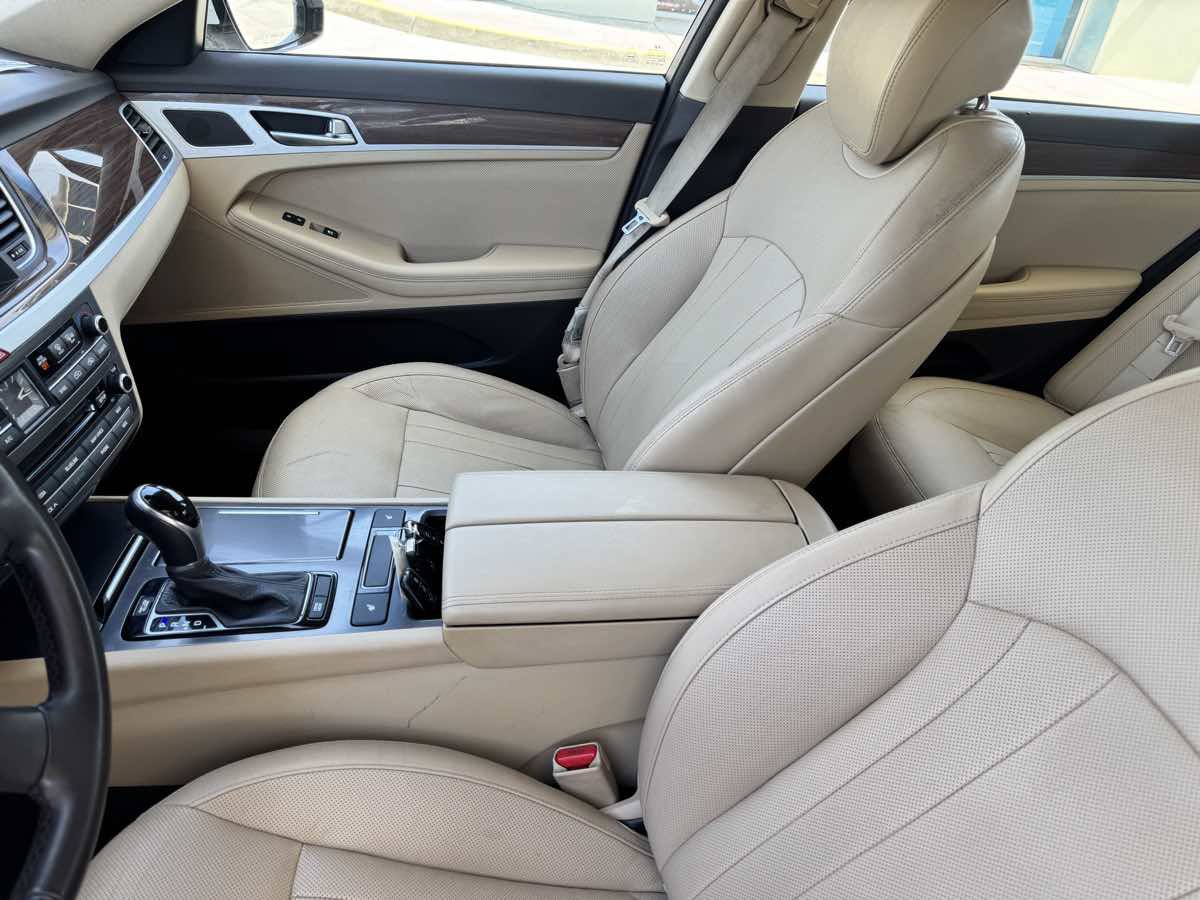 Used 2015 Hyundai Genesis 3.8 RWD image 33