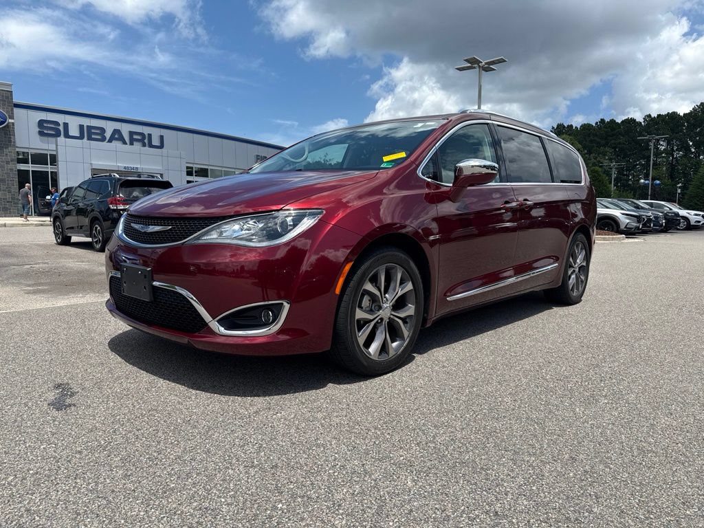 Used 2017 Chrysler Pacifica Limited w/ Tire & Wheel Group FWD image 2