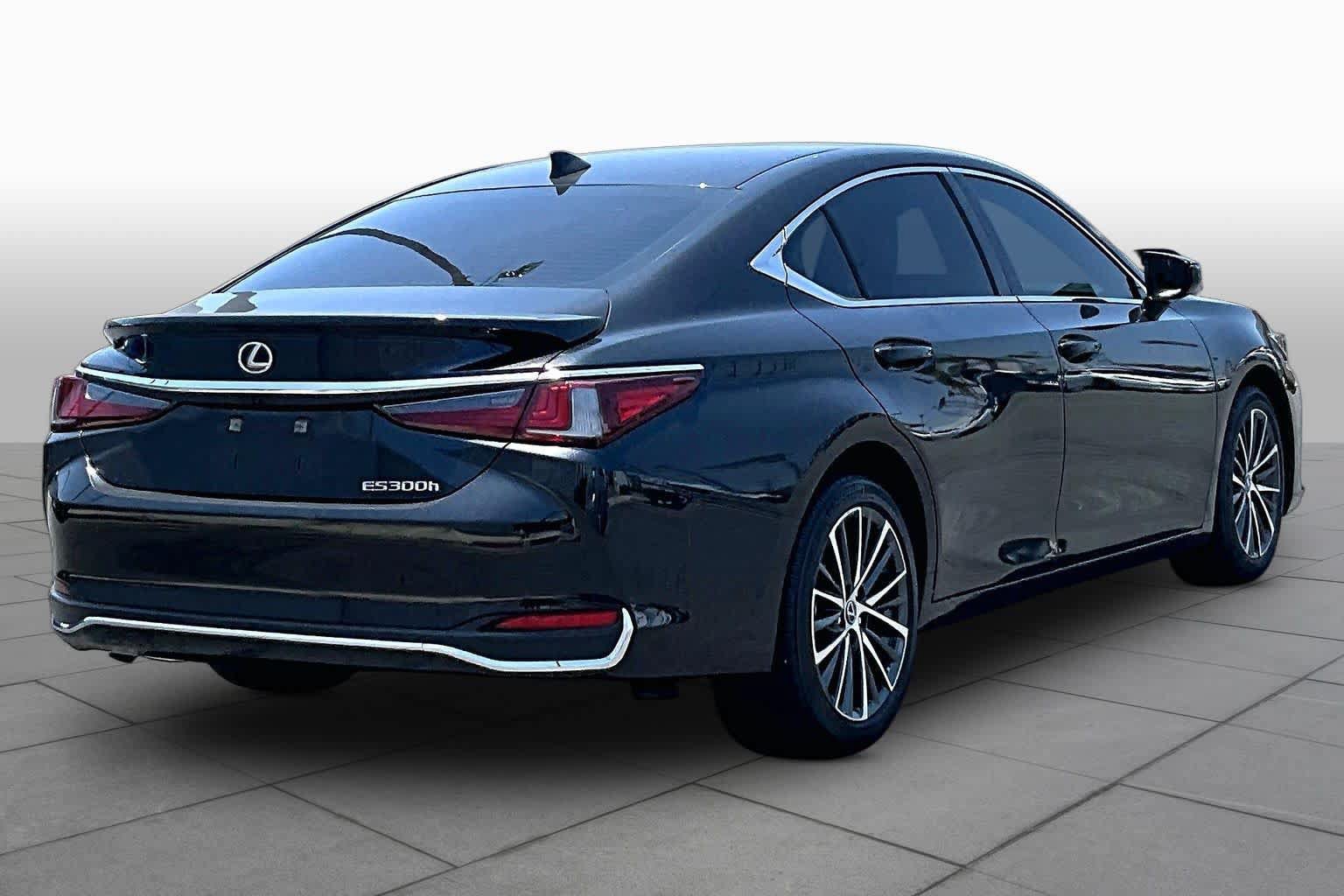 Used 2025 Lexus ES 300h w/ Premium Package FWD image 12