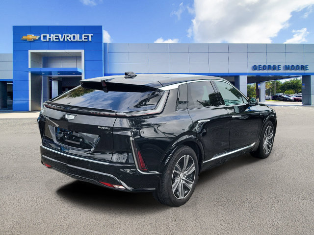 Certified 2024 Cadillac Lyriq Luxury AWD/4WD image 4