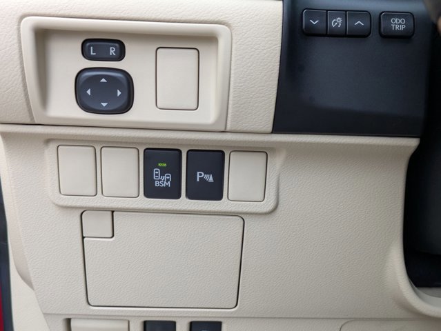 Used 2013 Lexus ES 300h w/ Luxury Pkg image 10