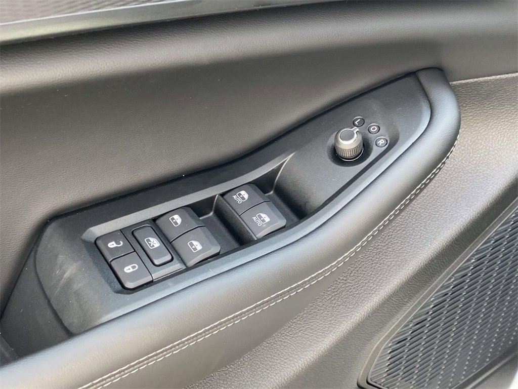 New 2025 Jeep Grand Cherokee Laredo image 14