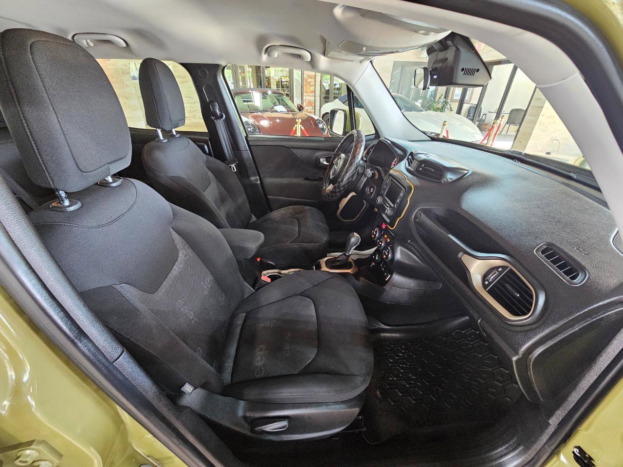 Used 2015 Jeep Renegade Latitude w/ Popular Equipment Group AWD/4WD image 12
