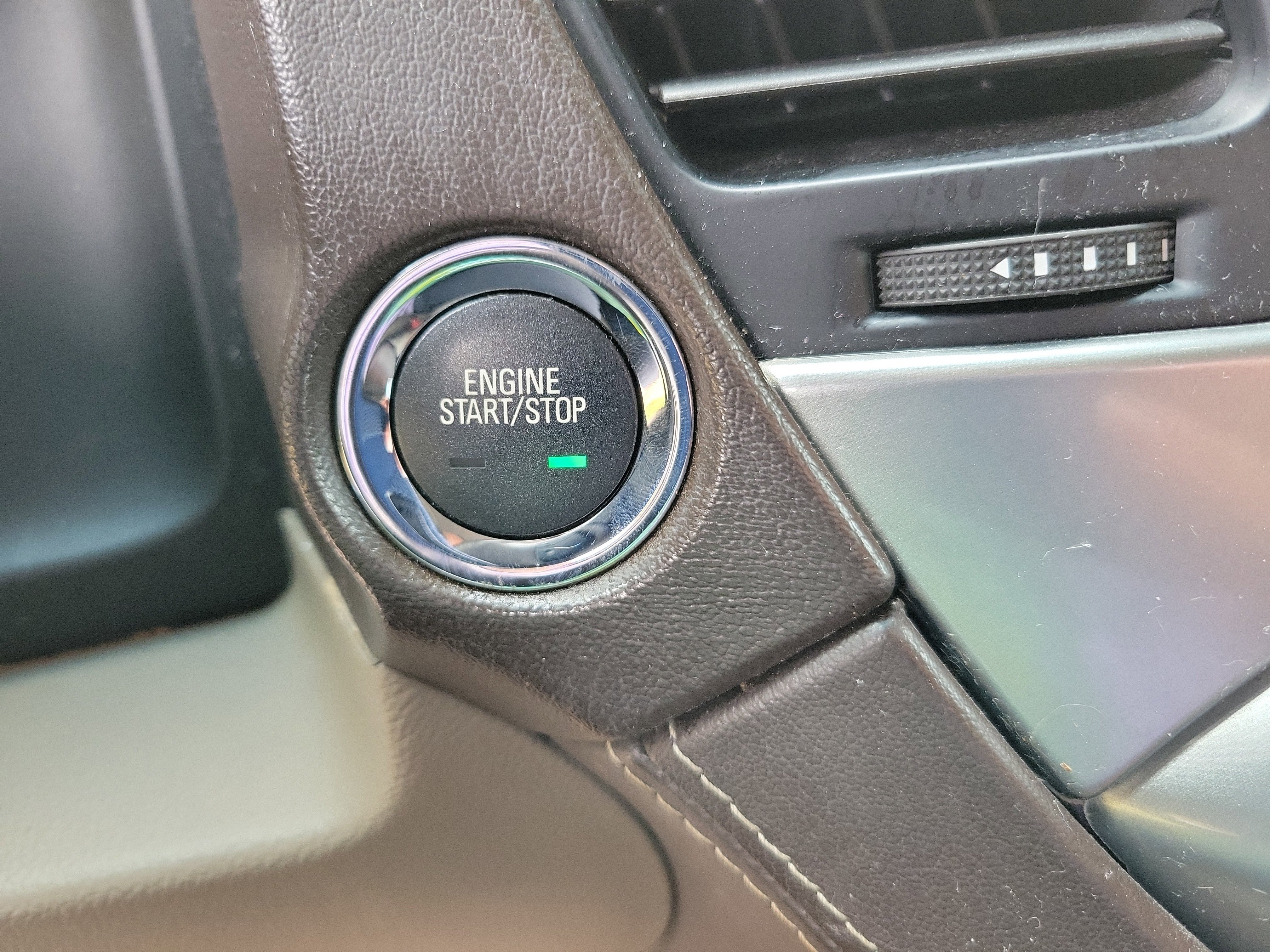 Used 2020 Chevrolet Suburban Premier image 15