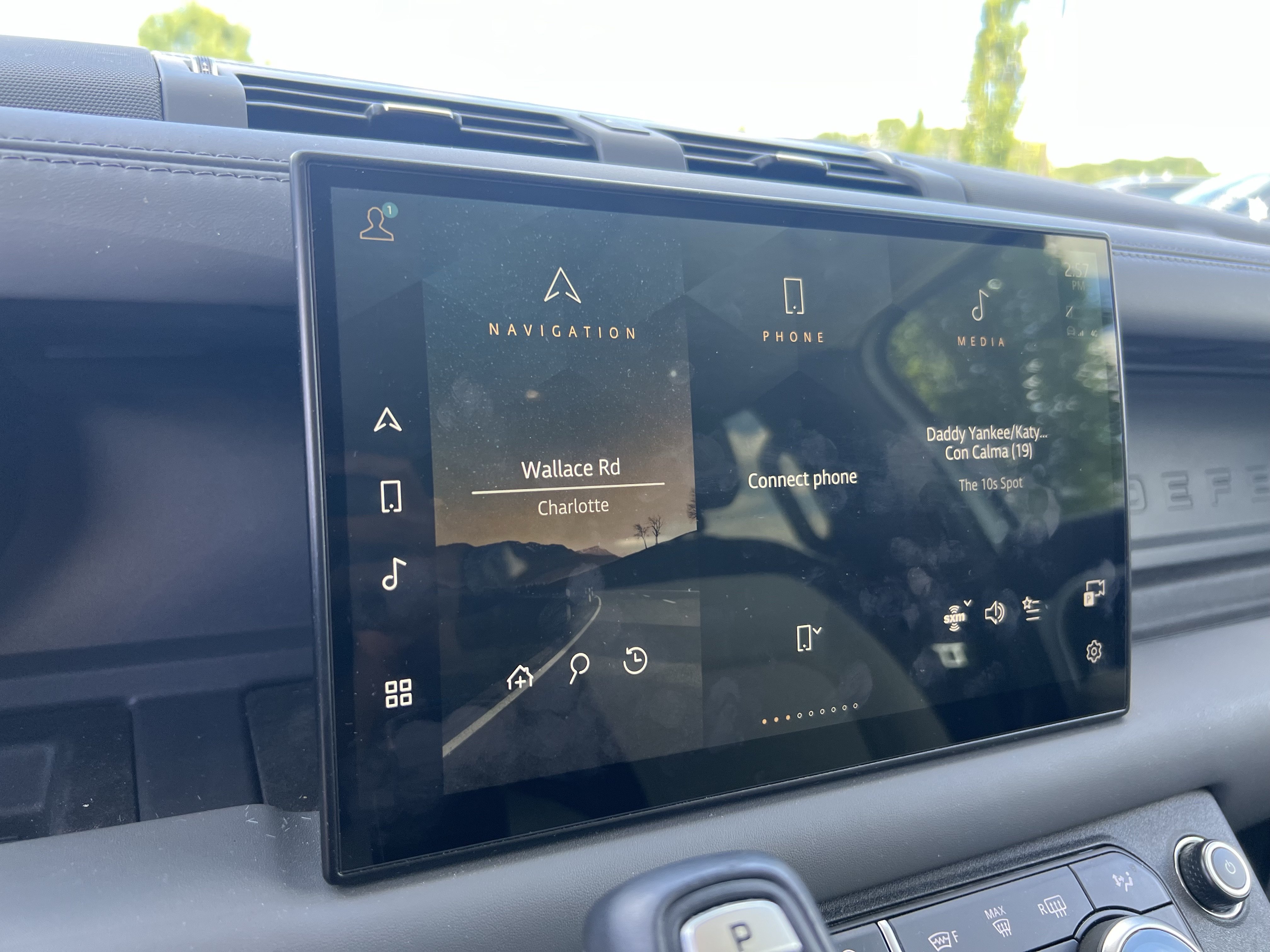 Certified 2024 Land Rover Defender 130 X-Dynamic SE AWD/4WD image 27