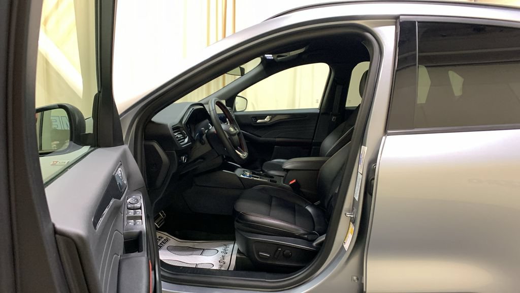 Used 2024 Ford Escape ST-Line w/ Tech Pack #1 AWD/4WD image 26