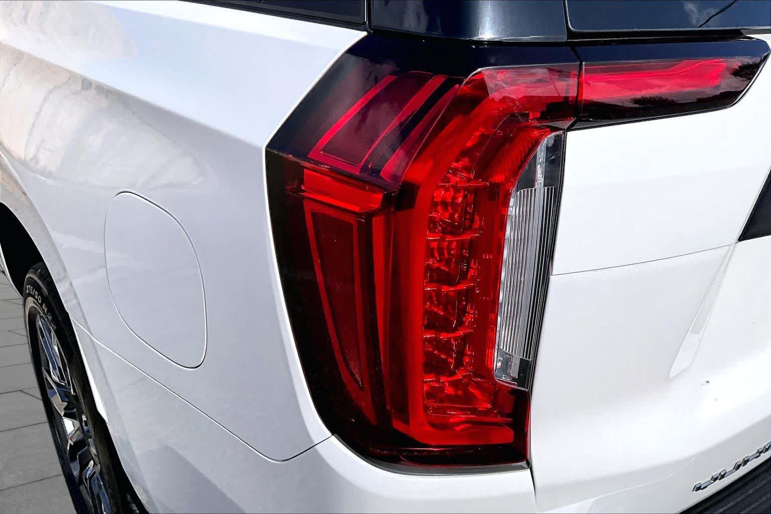Used 2023 GMC Yukon Denali Ultimate AWD/4WD image 31