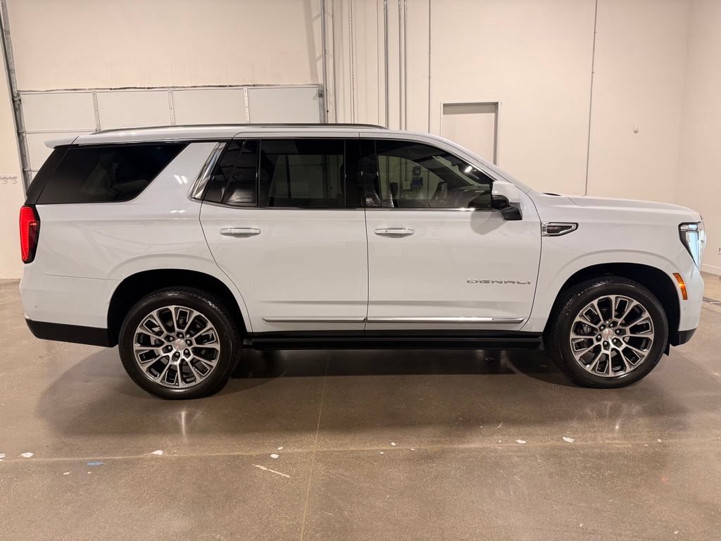 Used 2026 GMC Yukon Denali w/ Sun & Power Step Package AWD/4WD image 4