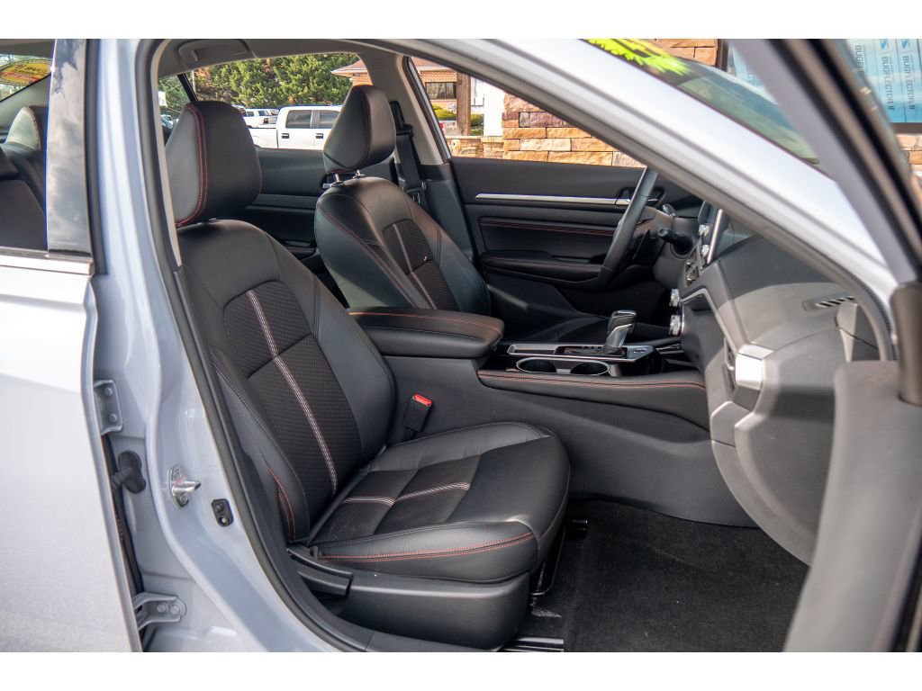 Used 2023 Nissan Altima 2.5 SR image 14