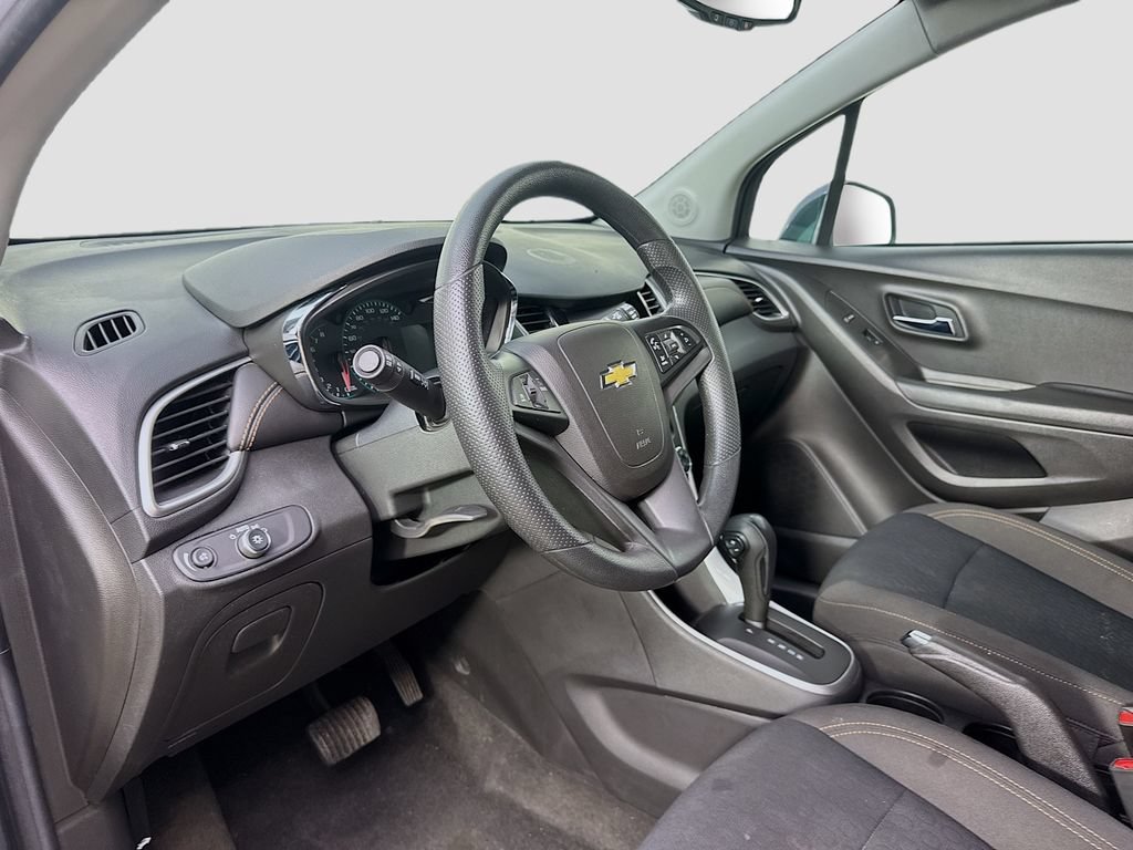 Used 2021 Chevrolet Trax LS w/ Tint and Cruise Package AWD/4WD image 10