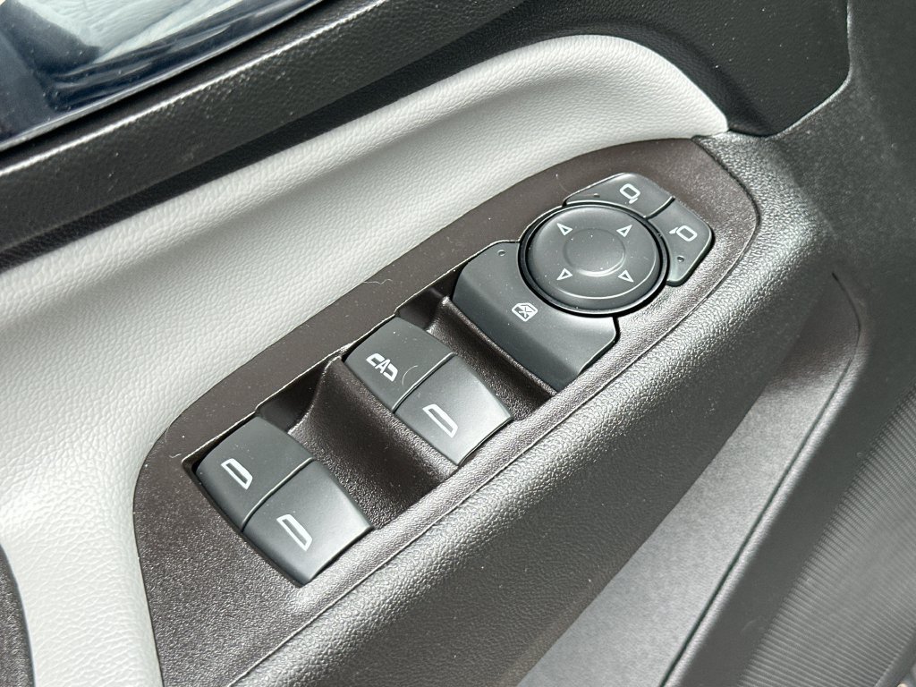 Used 2021 Chevrolet Equinox LS FWD image 17